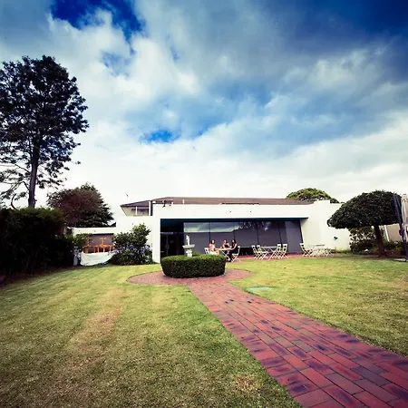 Sandown Regency Hotel & Apartments-2
