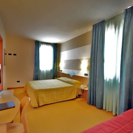 Planet Hotel-3