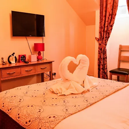 Edinburgh City Suites-2