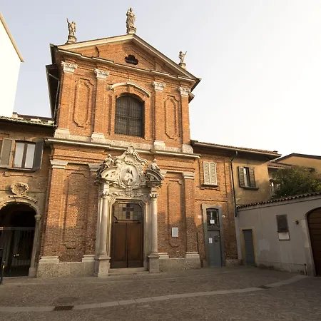 Monza City Rooms & Studios-3