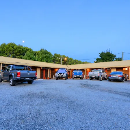 Country Roads Motor Inn-3