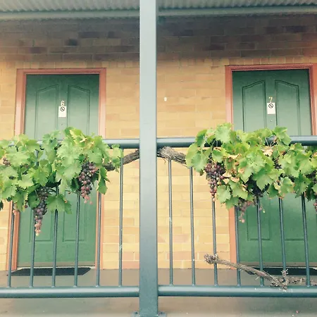 The Vines Motel & Cottages-3