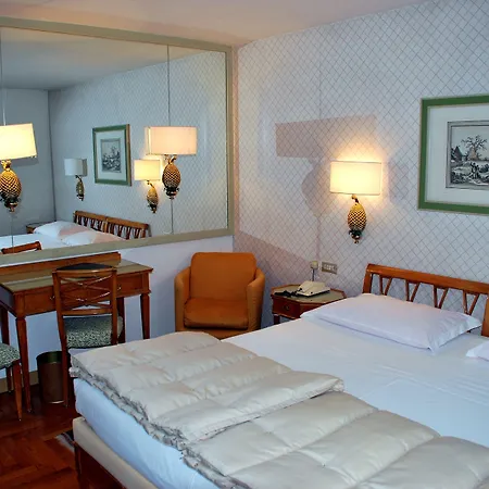 Hotel De La Poste-3