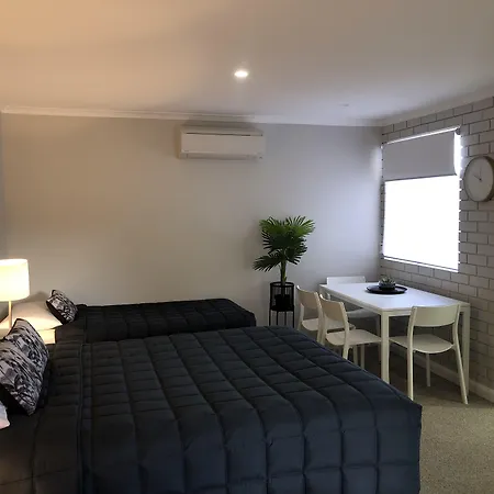 Estelle Kramer Motel-3