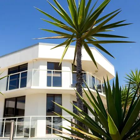 Bayview Beachfront Apartments, In Town Right On The Beach-3