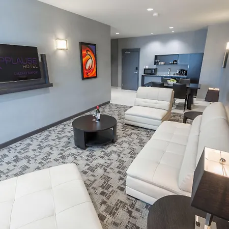 Applause Hotel Calgary Airport By Clique-2