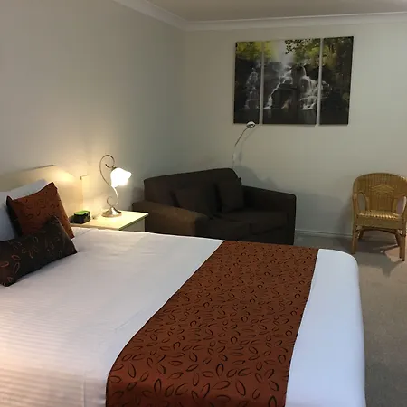 Tuckerbox Motor Inn-2