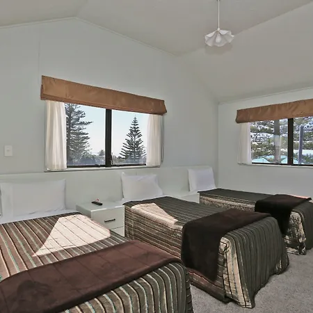 Edgewater Motor Lodge-3