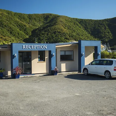 Bay Vista Waterfront Motel-3