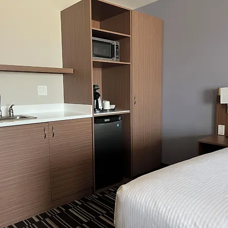 Microtel Inn & Suites By Wyndham Fort Saint John-2