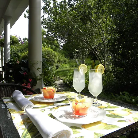 Candleberry Inn On Cape Cod-3