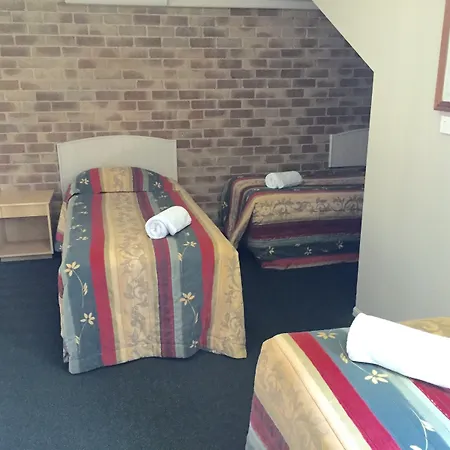 Country Gardens Motor Inn-3