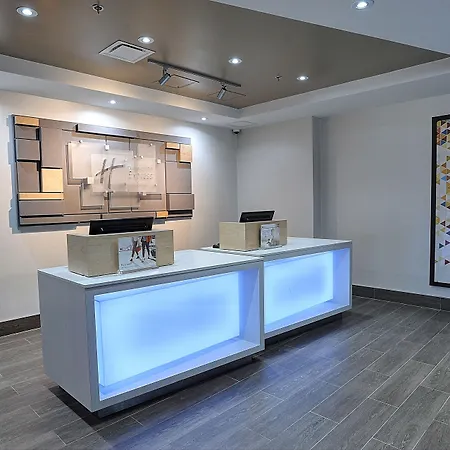Holiday Inn Express & Suites Toronto Airport West By Ihg-3