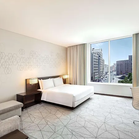 Hyatt Place Dubai Baniyas Square-2