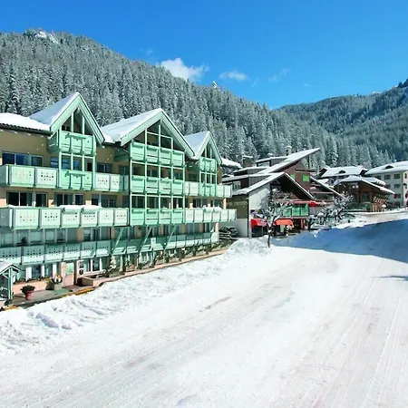 Hotel Dolomiti Schloss-2