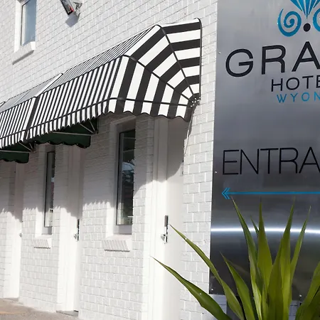Grand Hotel And Studios-3