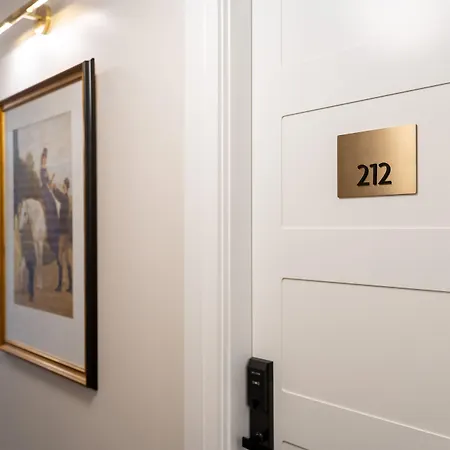 Grand Hotel And Studios-2