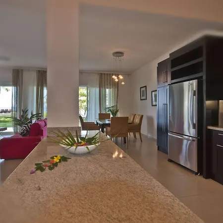 Infiniti Blu Luxury Ocean Front Condos-2