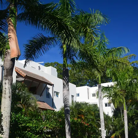 Infiniti Blu Luxury Ocean Front Condos-3