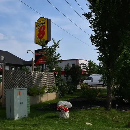 Super 8 By Wyndham Fort Mcmurray-3
