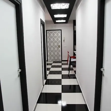 Black & White G&G-2