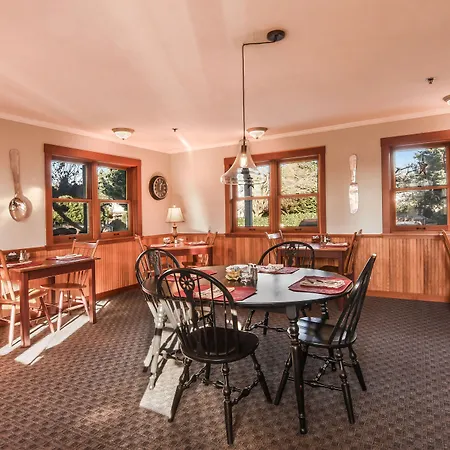 Wild Iris Inn-3