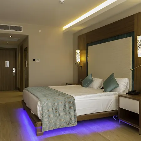 Ramada Hotel & Suites By Wyndham Kusadasi-2
