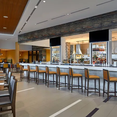 Calgary Airport Marriott In-Terminal Hotel-2