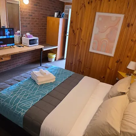 Country Roads Motor Inn-2