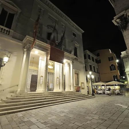 Al Theatro Palace-2