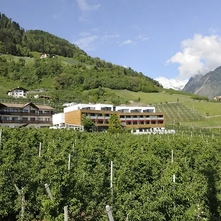 Bio & Wellnesshotel Pazeider - Healing Garden Above Meran-2