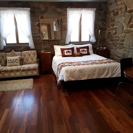 1860 Wine Country Cottages-3