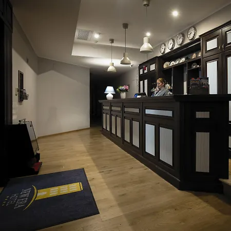 New Era Hotel Old Town Vibrant Nightlife Zone - Parking With Fee Nearby - Not At The Hotel !-2