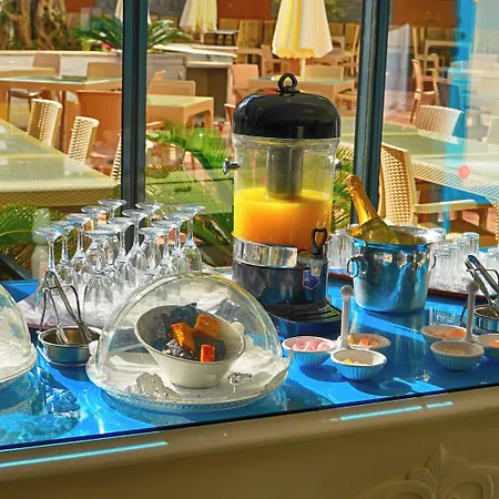 Club Aqua Plaza-3