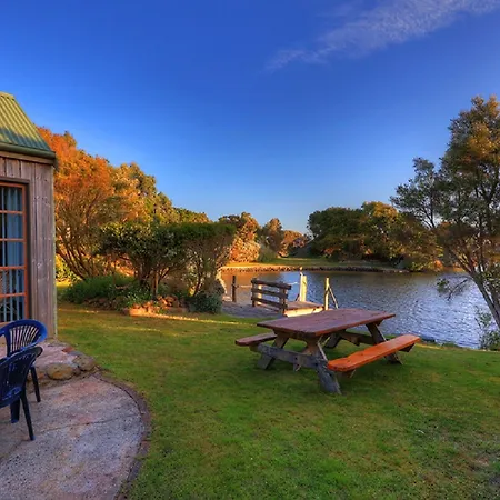Stanley Lakeside Spa Cabins-2