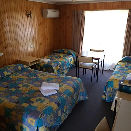 Country Mile Motor Inn-2