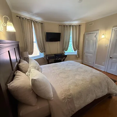 The Century House Bed And Breakfast Ottawa-2