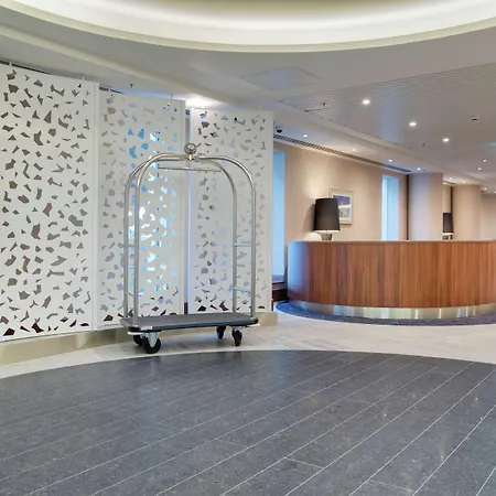 Hilton Garden Inn London Heathrow Terminal 2 And 3-3