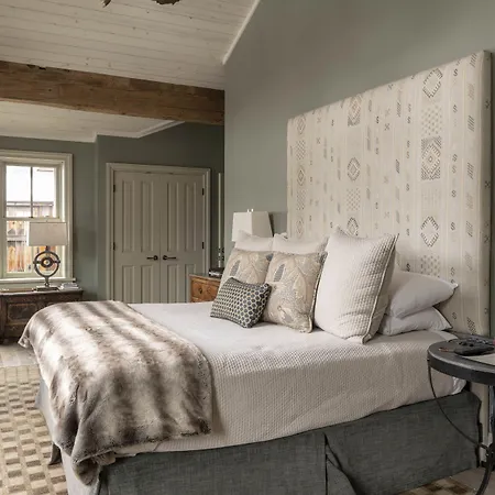Eleven Scarp Ridge Lodge-3