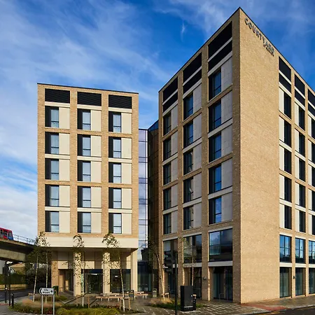 Courtyard By Marriott London City Airport-2