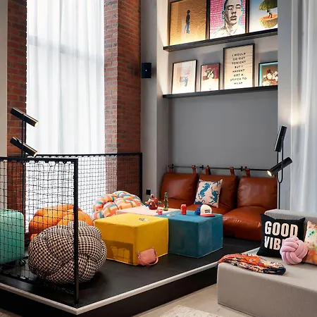 Moxy Manchester City Centre-3