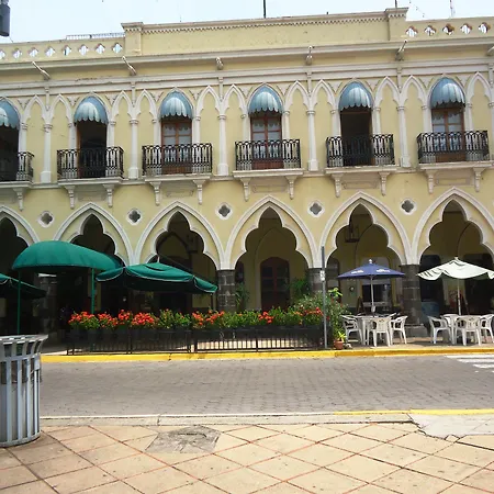 Hotel Concierge Plaza Colima-3