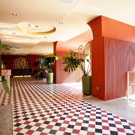 4 Monkeys Hotel-3