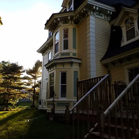 Maplehurst Manor Bed And Breakfast-2