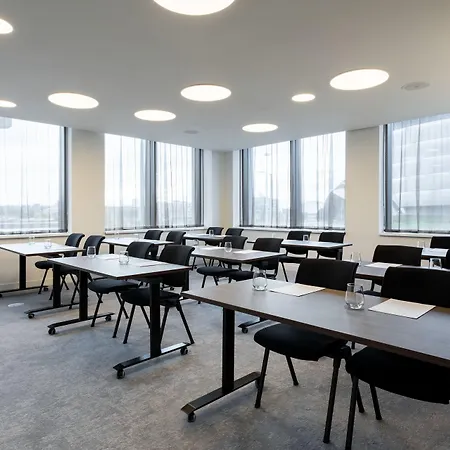 Courtyard By Marriott Glasgow Sec-3