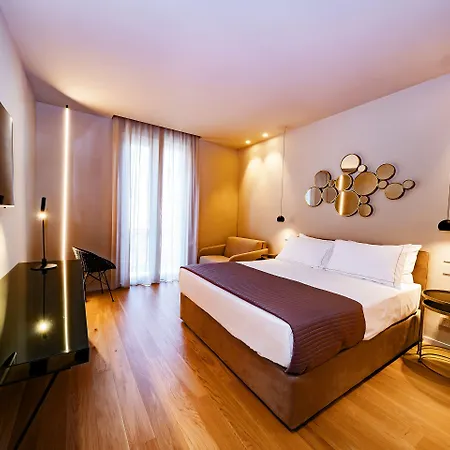 Elite Accommodations & Hydromassage Pool-3