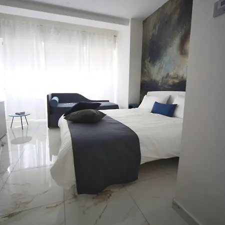 Be Coloured - Boutique Art Rooms In Naples-3