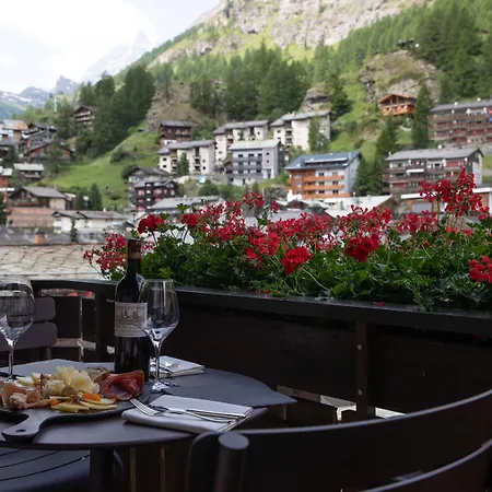 Schweizerhof Zermatt - a Small Luxury Hotel-3