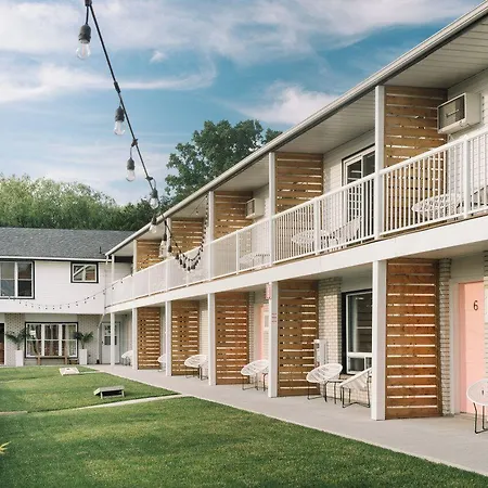 The June Motel, Prince Edward County-3