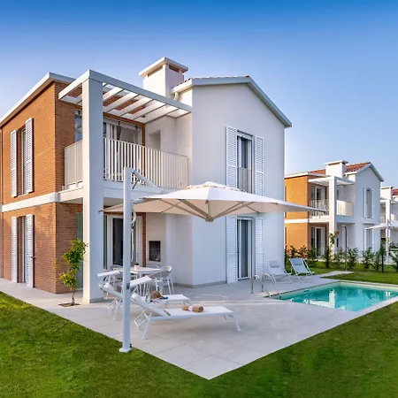 Pareus Beach Resort-3